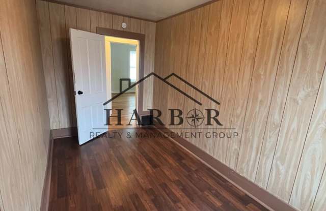 3BR/2BA SW Austin Home with Garage, Main Floor Laundry & Off-Street Parking - 1/2 Off First Month Special Gallery 4