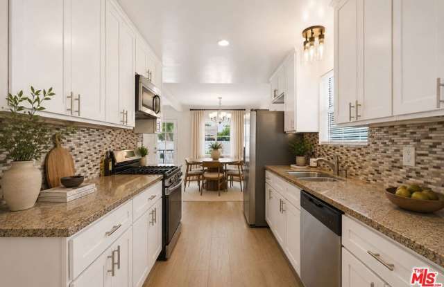 6033 Fallbrook Avenue Gallery 2