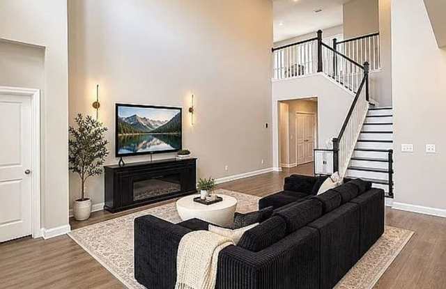 Spacious 4BR House in Goose Creek Gallery 4