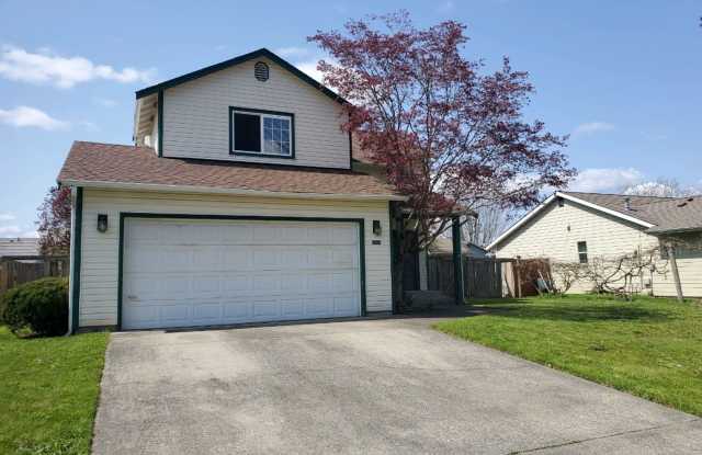 **PENDING APP**Beautiful 3 Bed 2.5 Bath in Lacey - 5905 Cherokee Loop Southeast, Lacey, WA 98513