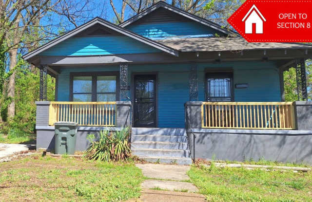 Come see this Charming 1 bedroom 1 bathroom duplex off of S. Parkway photos photos