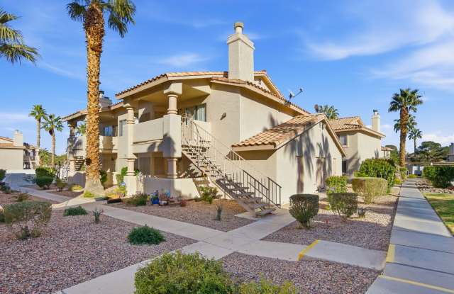 2-Bedroom Condo with Community Pool & Wood-Burning Fireplace Gallery 1