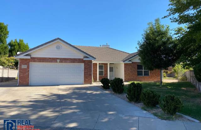 4 Bedroom Home on cul-de-sac photos photos