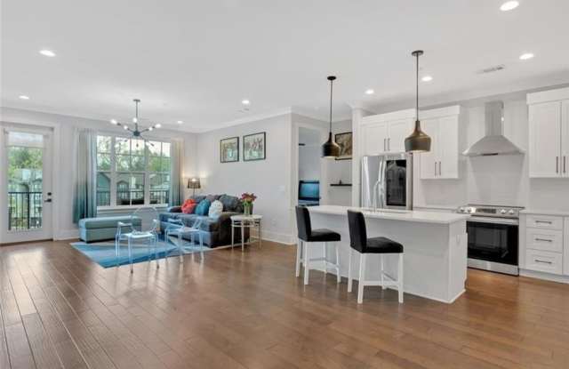 6890 Peachtree Dunwoody Road Gallery 1