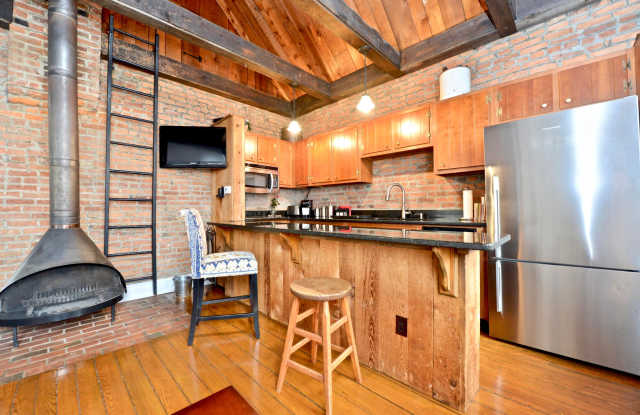 296 E Beck Street Gallery 4