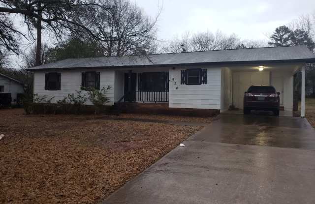 3 bedroom/2 bath - 920 Dennis Street Southwest, Jacksonville, AL 36265