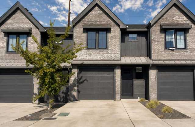 Luxury Townhome for Lease at the Courtyards at Hidden Crest - 13121 NE 71st Pl photos photos