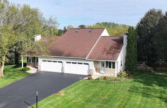 1335 Jensen Court - 1335 Jensen Court, Delafield, WI 53018