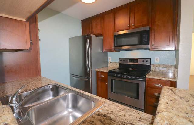 2nd floor 2 bed/ 2 bath condo in North Park/ Normal Heights! 1 car garage, driveway, WD in unit Gallery 4