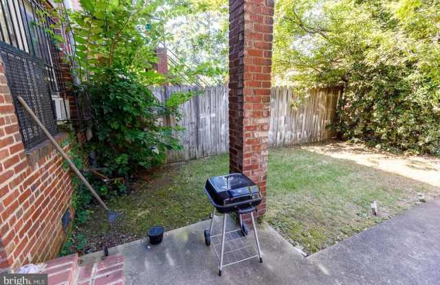 430 MELLON Street SE unit: 2 photos photos