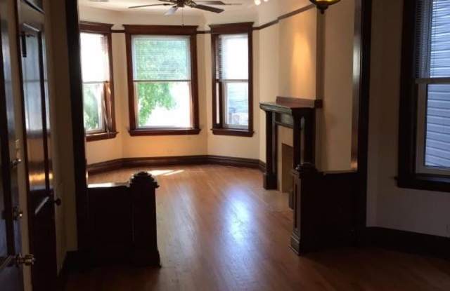 1337 W Wellington Ave - 1337 West Wellington Avenue, Chicago, IL 60657