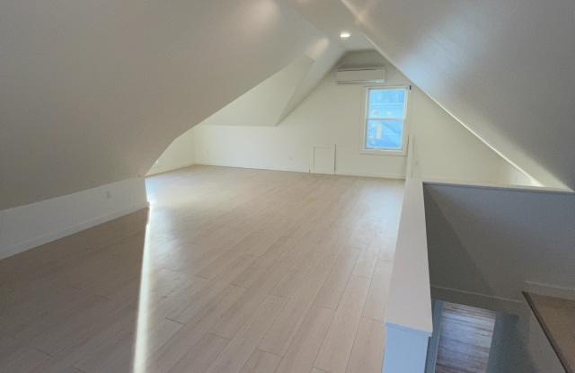 18 Stacey St Gallery 2