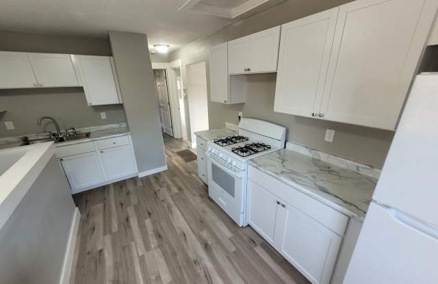 Renovated (in 2024!) two bedroom home, hard surfaces throughout! Gallery 3