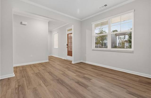 129 King Village Gallery 3