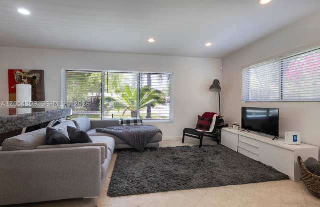 8315 SW 62nd Ct Gallery 4