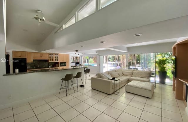 6371 SW 107 St - 6371 SW 107 St, Pinecrest, FL 33156