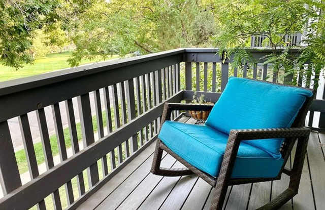 Fully Furnished Updated Turn-Key 2 Bed 1 Bath Condo Off Bike-Path & Next to Park. Gallery 4