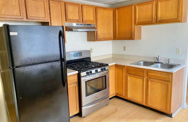 3 Bedroom in Burlington: LAUNDRY, OFF STREET PARKING, STORAGE, FLEXIBLE LEASE DATES photos photos