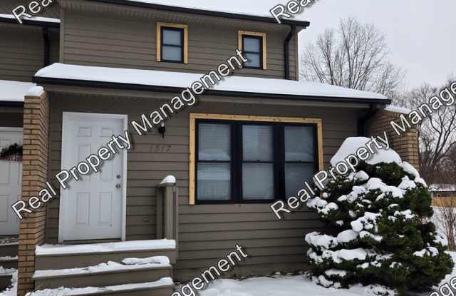 Updated 2 Bedroom Townhome photos photos