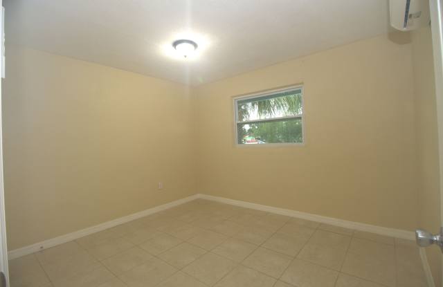 2238 Washington Street Northeast - B Gallery 4