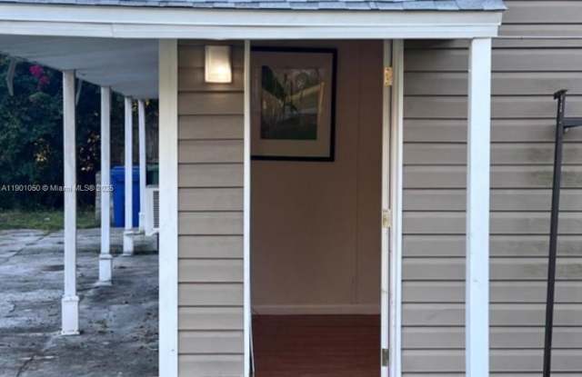 117 NE 5TH ST NE - 117 5th Street Northeast, Winter Haven, FL 33881 117 NE 5TH ST NE - 117 5th Street Northeast, Winter Haven, FL 33881