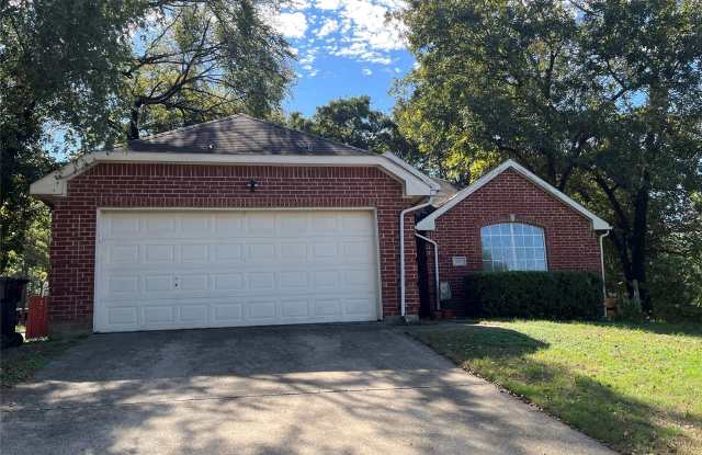 829 Shoreline Drive Gallery 1