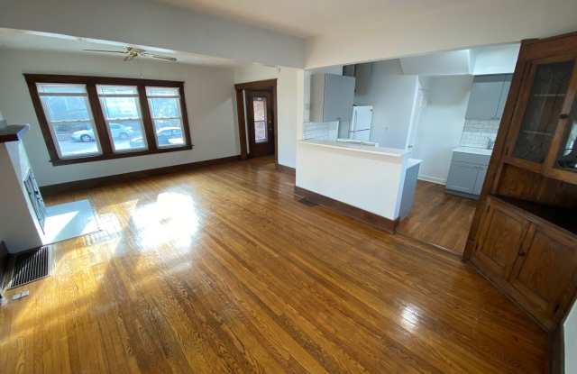 Spacious 3 Bedroom Townhome in Field Club - 3306 Poppleton Avenue, Omaha, NE 68105