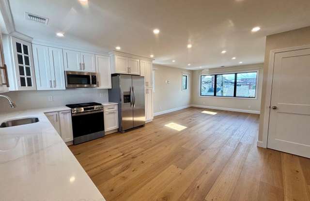 192 Roosevelt Avenue Gallery 4