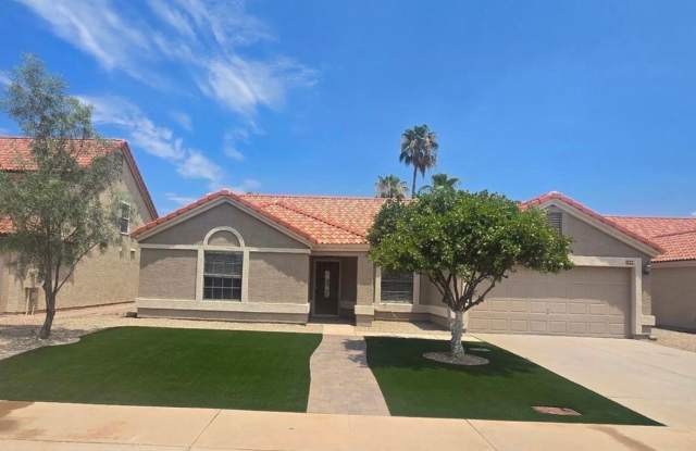 Spacious 4 Bedroom, 2 Bath Pool Home Within Walking Distance to Freestone Park! Gallery 1