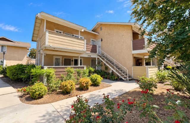 1+1 CREEKSIDE, AVAILABLE NOW! Gallery 1