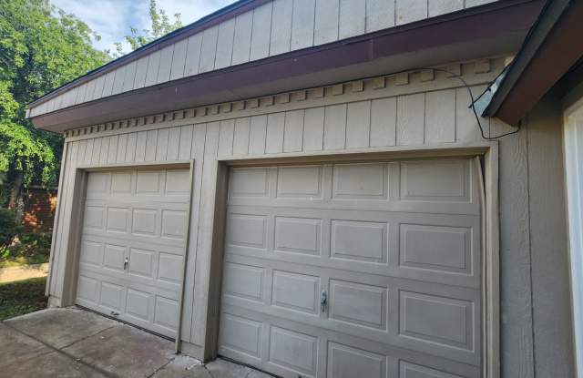 Very nice home located in the Eisenhower Village! NO PETS! Gallery 3
