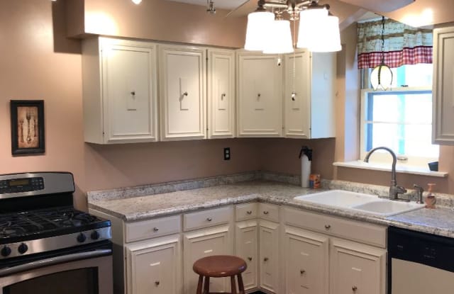 1324 Highland Ave 1 - 1324 Highland Avenue, Louisville, KY 40204