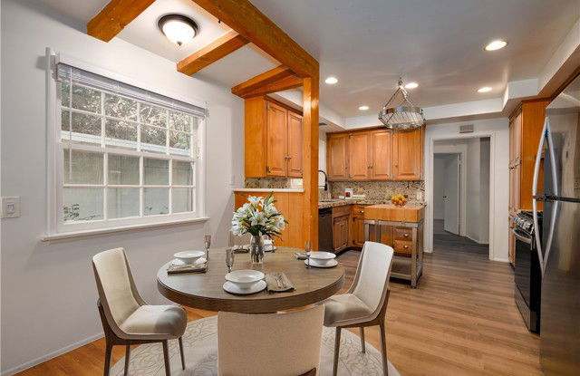 4539 Hayvenhurst Avenue Gallery 2