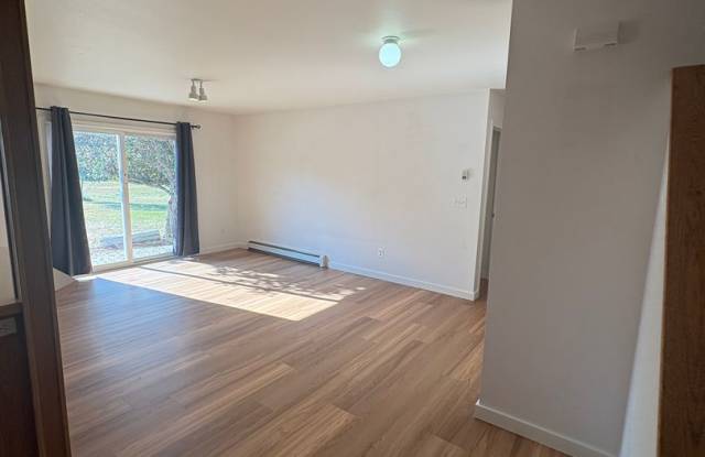 Classic 3 Bedroom 2 Bath Home with Attached 2 Car Garage! Gallery 4