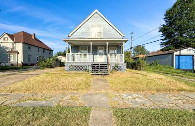 2925 Seneca Avenue photos photos