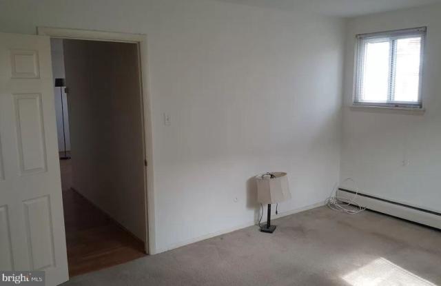 413 MAPLE STREET / ONE BEDROOM Gallery 3