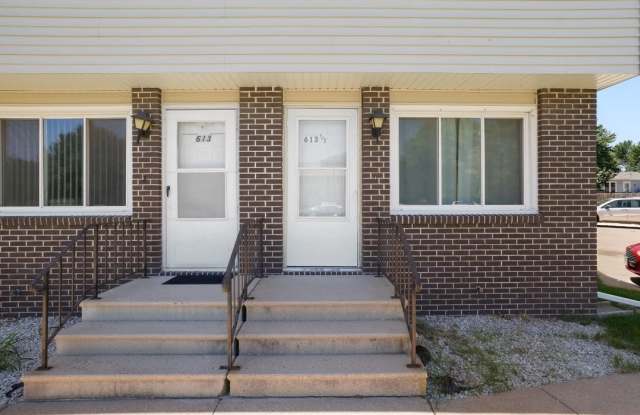 613 1/2 Thomas Dr Gallery 1