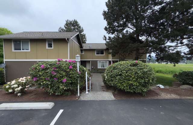 2 Bed 1.5 Bath Corner Unit Townhome photos photos