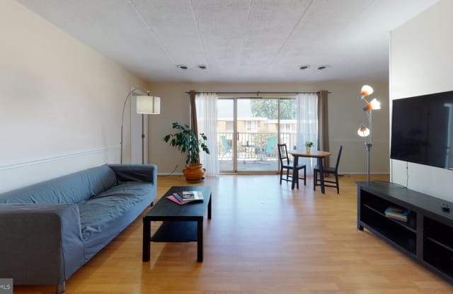 2622 FORT FARNSWORTH ROAD - 2622 Fort Farnsworth Road, Huntington, VA 22303