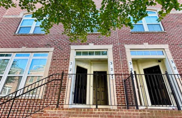 Large Townhome with Garage - Lovely Gaithersburg Living Gallery 4