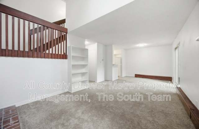 2835 S Monaco Street Pkwy Gallery 3