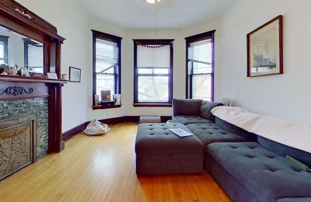Top Floor Wrigleyville Two Bed Includes Heat - 1017 West School Street, Chicago, IL 60657 Top Floor Wrigleyville Two Bed Includes Heat - 1017 West School Street, Chicago, IL 60657
