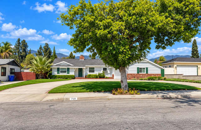 3bd/2.5 bath in Glendora with a pool!! Gallery 3