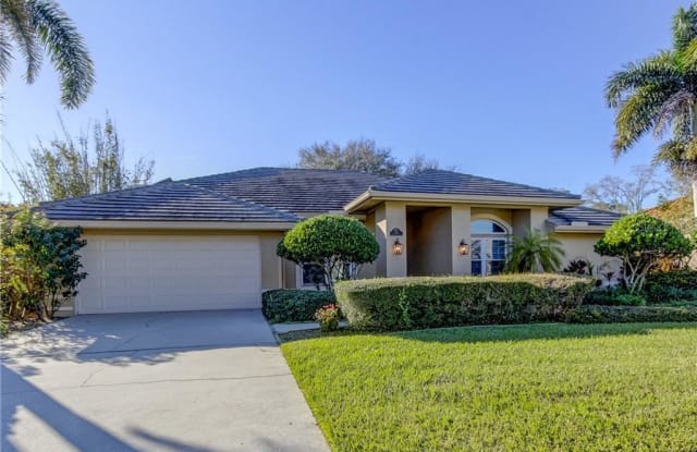230 OLD OAK CIRCLE - 230 Old Oak Circle, Palm Harbor, FL 34683
