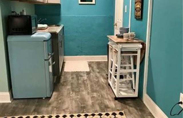 130 Vanira Ave SE Lower Studio Unit Gallery 3
