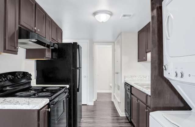 Lakeview Apartments & Townhomes Gallery 4