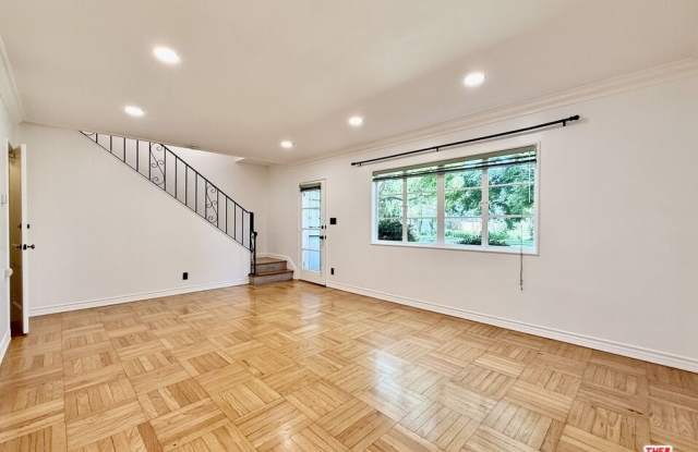 5431 Village Green Gallery 3