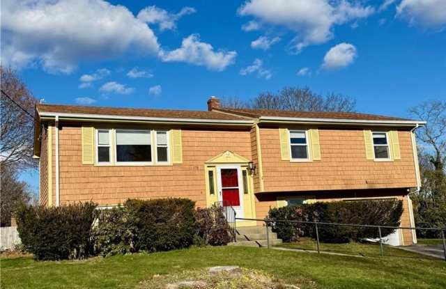 178 Canonchet Drive - 178 Canonchet Drive, Newport County, RI 02871