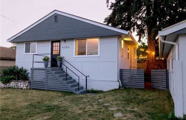Charming 2 Bed 1 Bath in Hillman City! photos photos