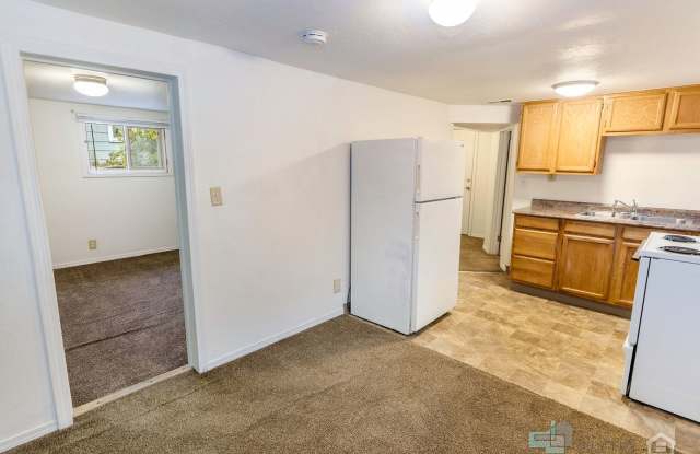 Quaint neighborhood and parking! - In Salem photos photos